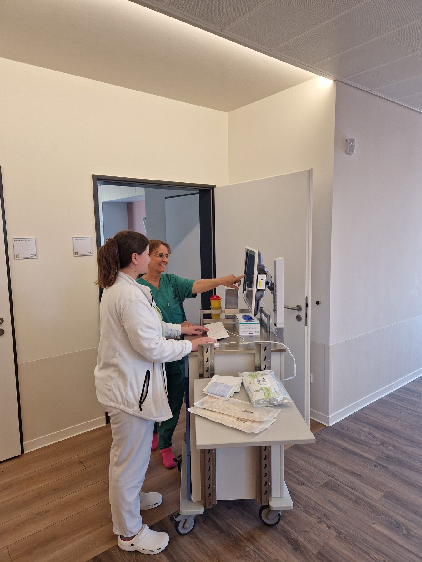 Hospital employees working together at STENUM Hospital